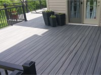 <b>Trex Transcends Island Mist decking with black Ultralox aluminum railing</b>